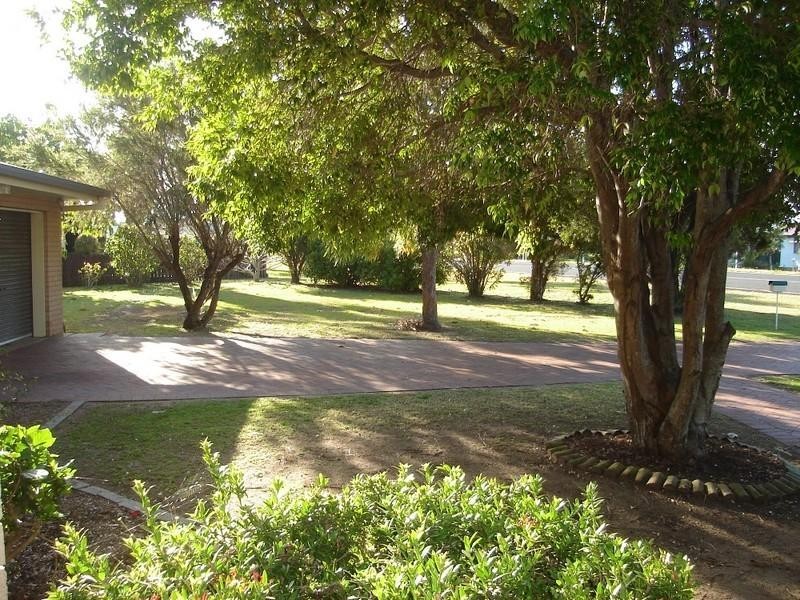 2 Zunker Street, Burnett Heads QLD 4670
