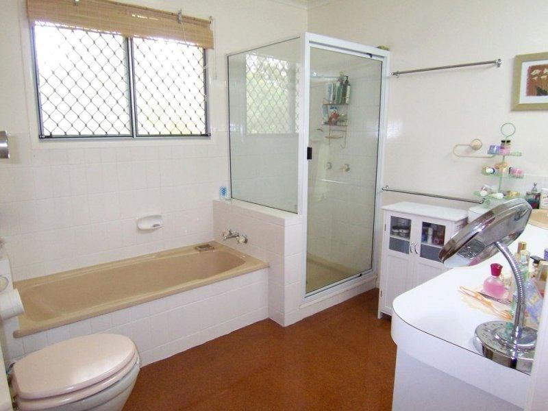 19 Samuels Road, Branyan QLD 4670