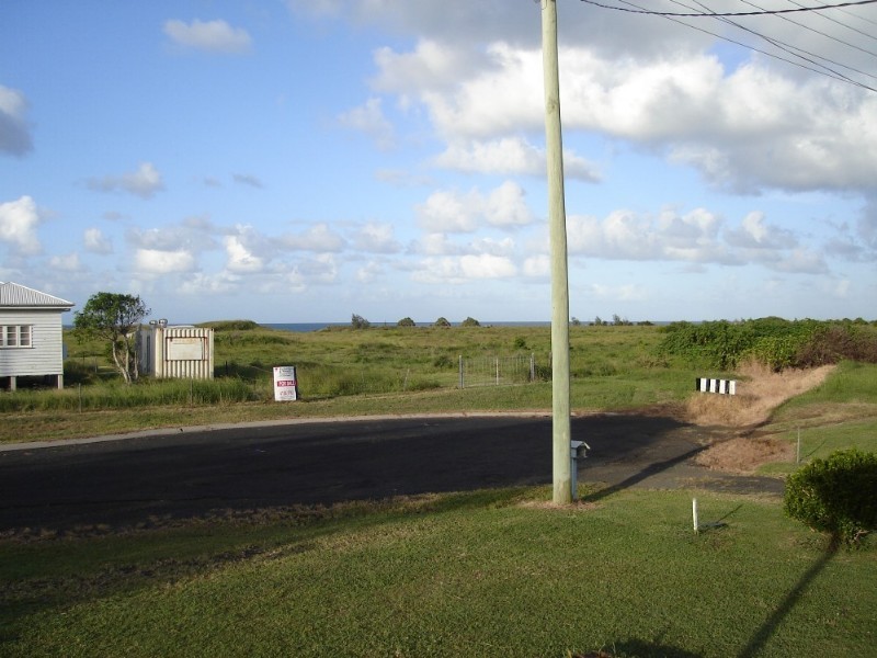 105 Shelly Street, Burnett Heads QLD 4670