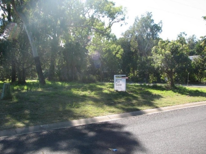 Moore Park Beach QLD 4670