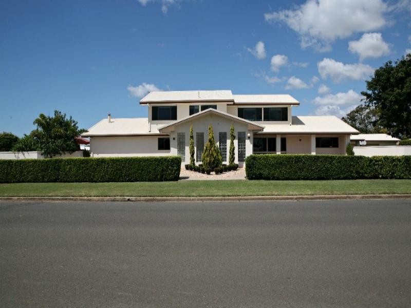 40 Avenell Street, Avenell Heights QLD 4670