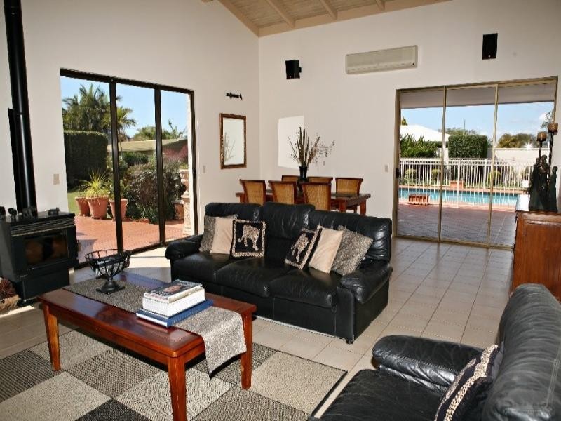 40 Avenell Street, Avenell Heights QLD 4670