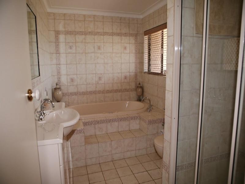 40 Avenell Street, Avenell Heights QLD 4670