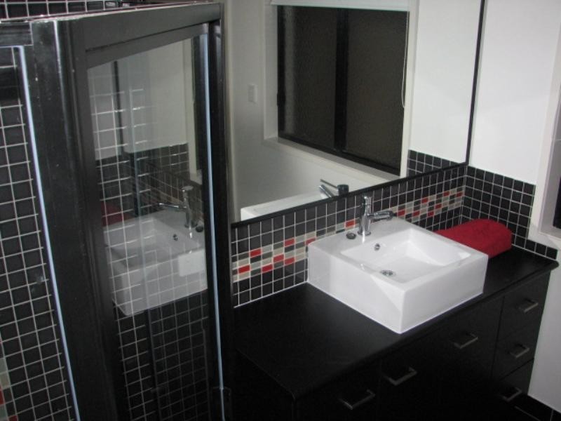 1 Neville Drive, Branyan QLD 4670