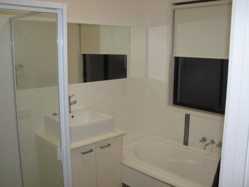 1 Neville Drive, Branyan QLD 4670