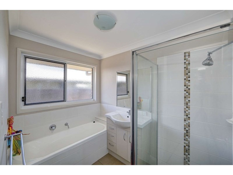 44 Neville Drive, Branyan QLD 4670