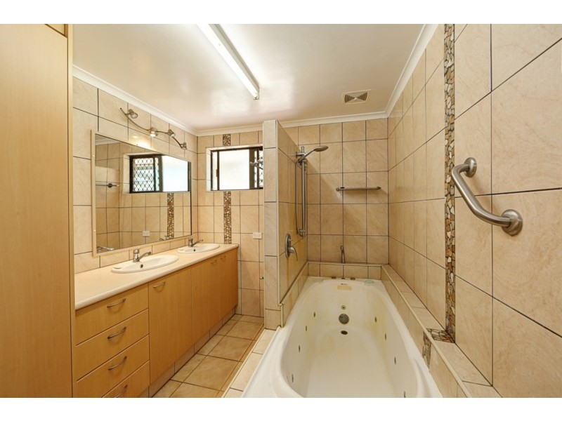 18 Wonderland Avenue, Branyan QLD 4670