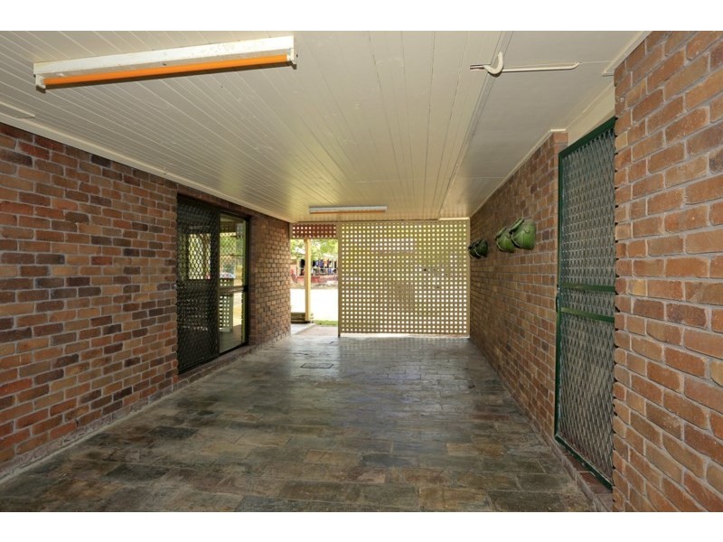 18 Wonderland Avenue, Branyan QLD 4670