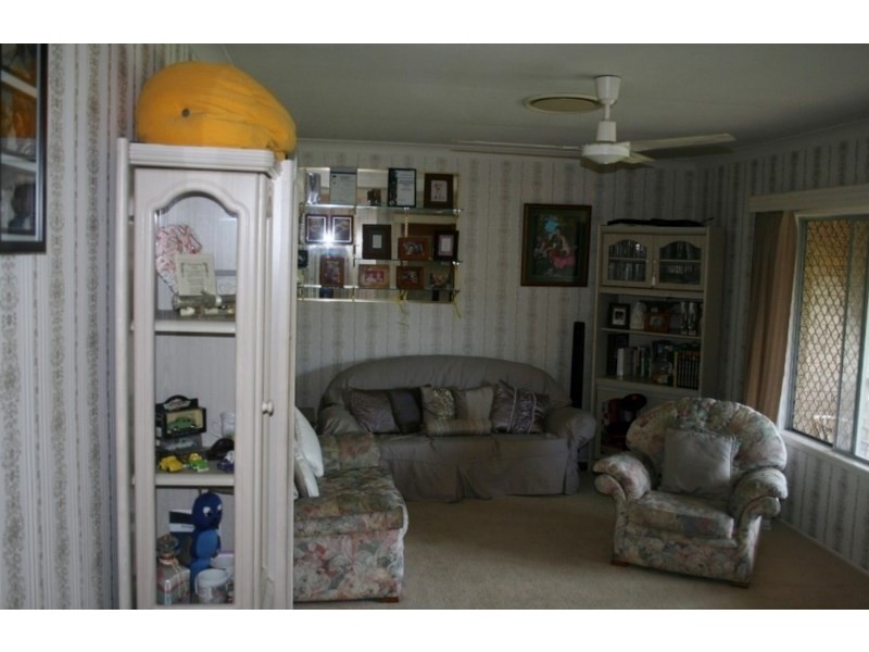 4 Walk Street, Thabeban QLD 4670