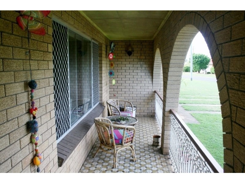 4 Walk Street, Thabeban QLD 4670