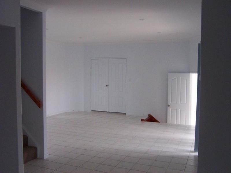 10 Belmonte Drive, Coral Cove QLD 4670