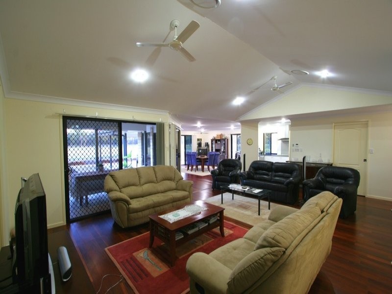 15 Oak Avenue, Coonarr QLD 4670