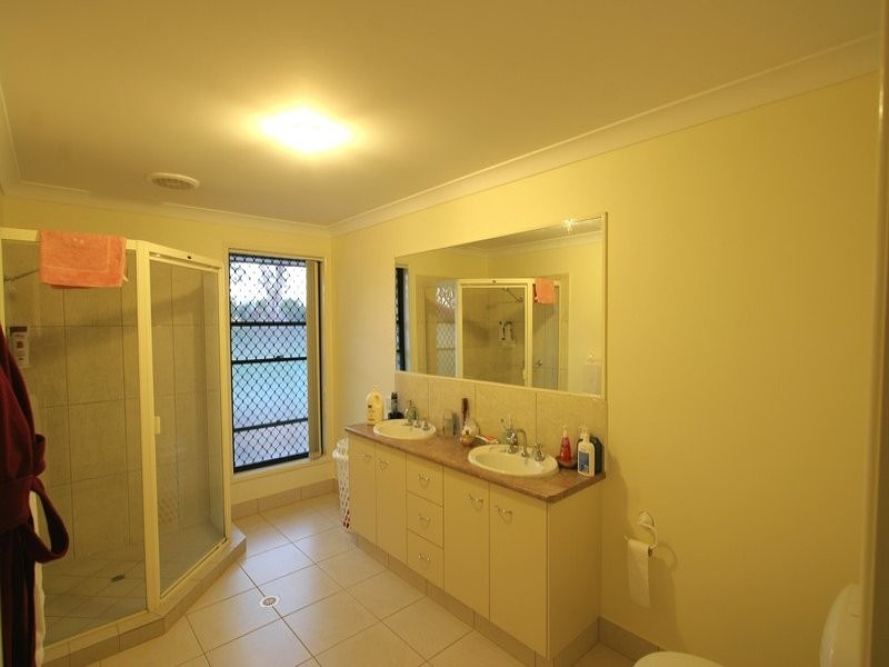 15 Oak Avenue, Coonarr QLD 4670