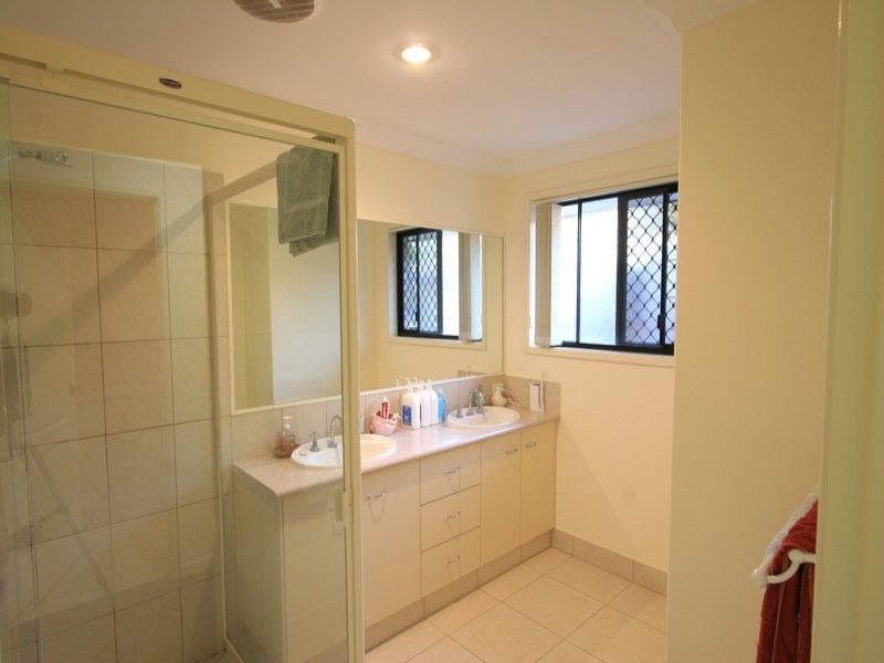 15 Oak Avenue, Coonarr QLD 4670