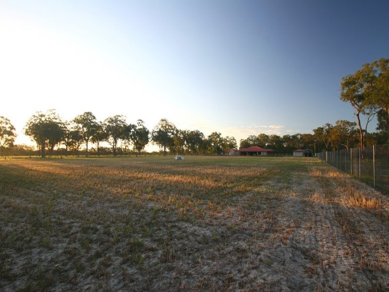 15 Oak Avenue, Coonarr QLD 4670