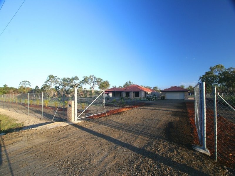 15 Oak Avenue, Coonarr QLD 4670