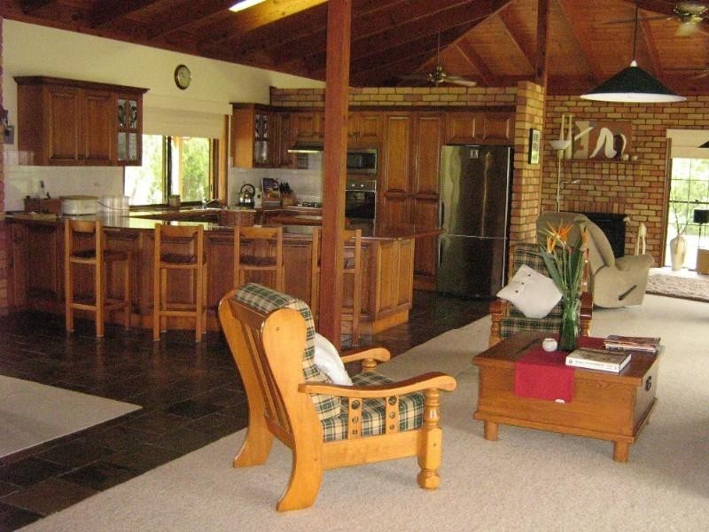 8 Schmidt Road, Branyan QLD 4670