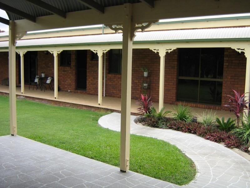 8 Schmidt Road, Branyan QLD 4670