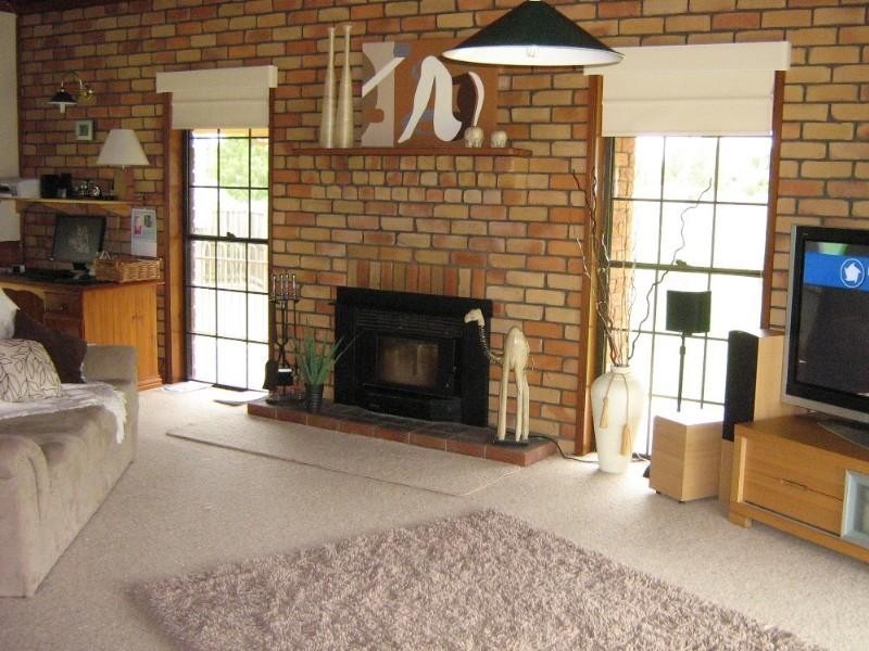 8 Schmidt Road, Branyan QLD 4670