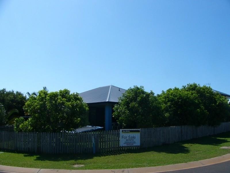 11 Rita Place, Coral Cove QLD 4670
