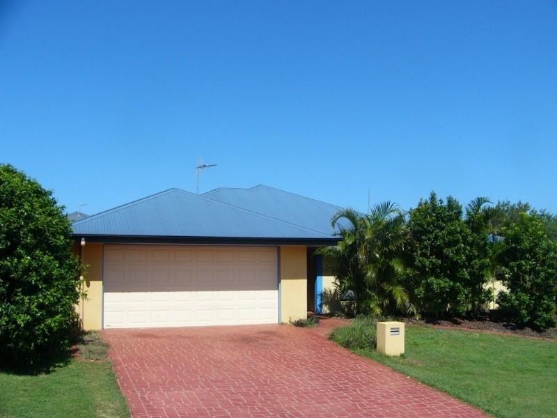 11 Rita Place, Coral Cove QLD 4670
