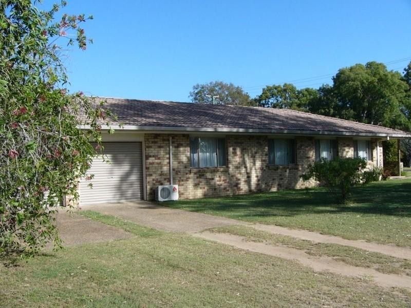 1 Club Avenue, Moore Park Beach QLD 4670