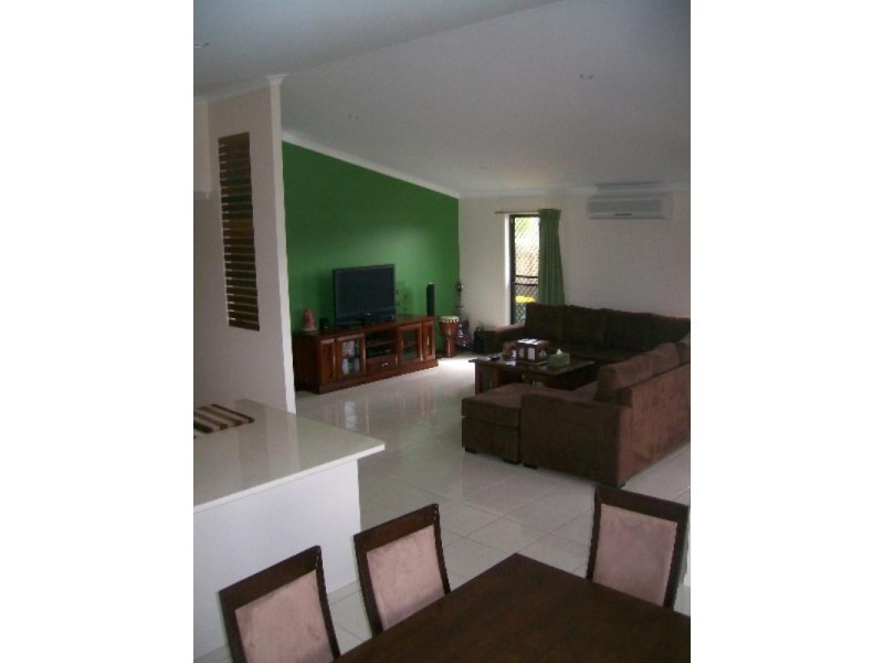 14 Neville Drive, Branyan QLD 4670