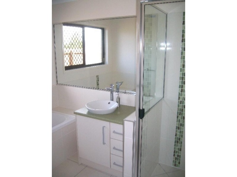 14 Neville Drive, Branyan QLD 4670