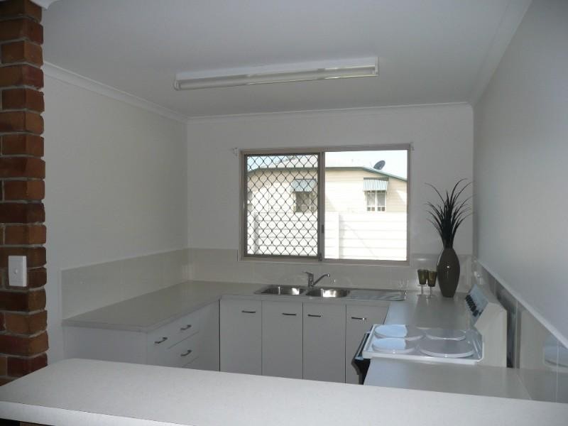 2/1 Finnis Street, Avenell Heights QLD 4670