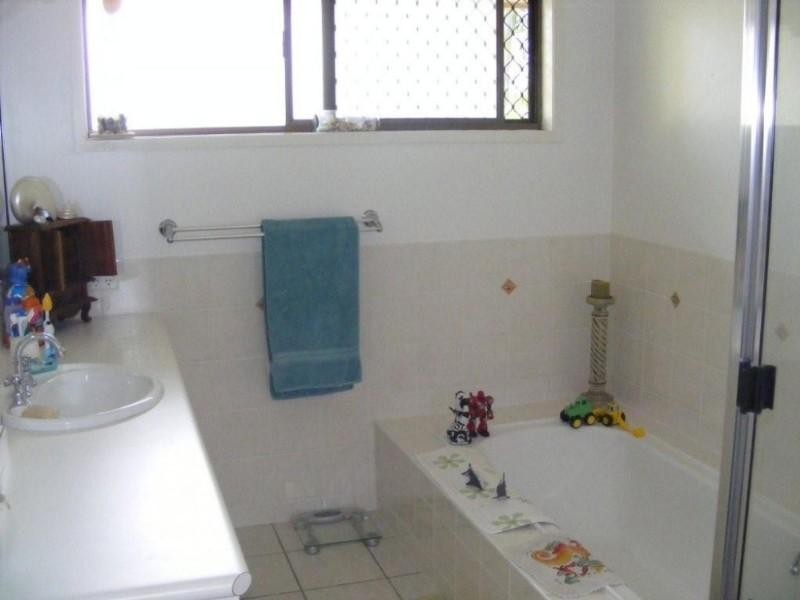 19 The Broadway, Avoca QLD 4670