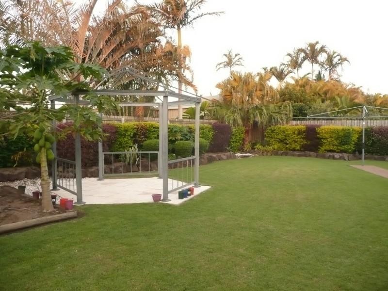 8 Maike Street, Kalkie QLD 4670