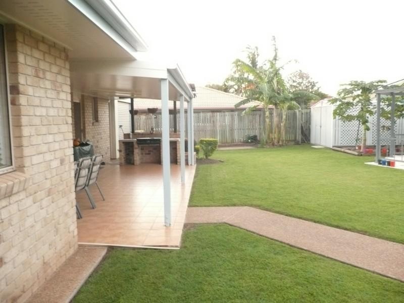 8 Maike Street, Kalkie QLD 4670