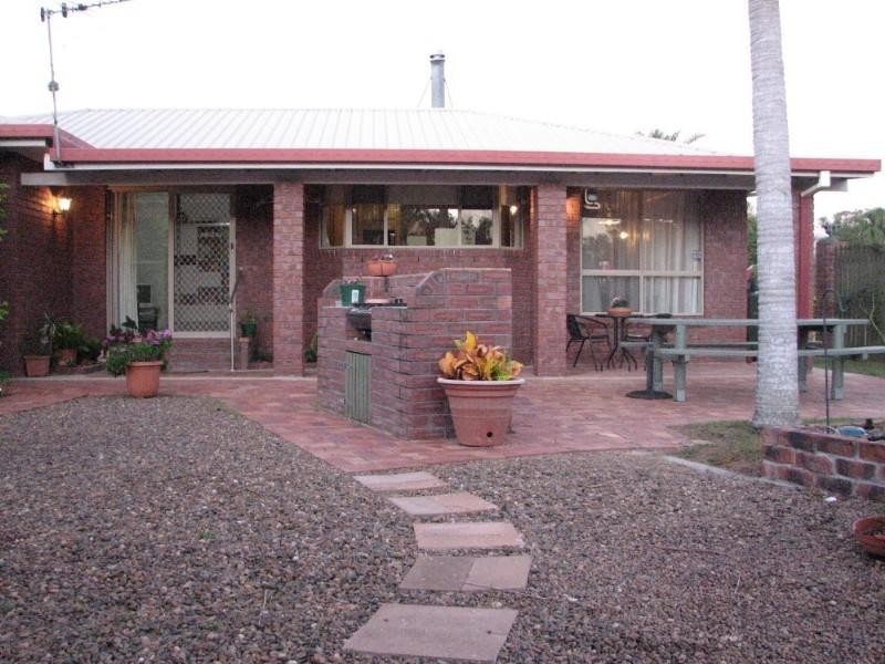 2 Jasper Court, Branyan QLD 4670
