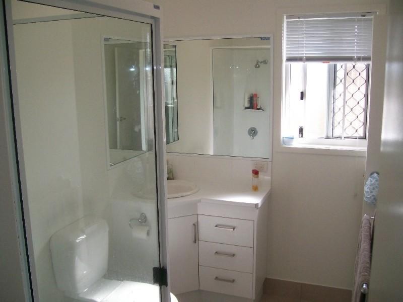 40 Paradise Avenue, Thabeban QLD 4670