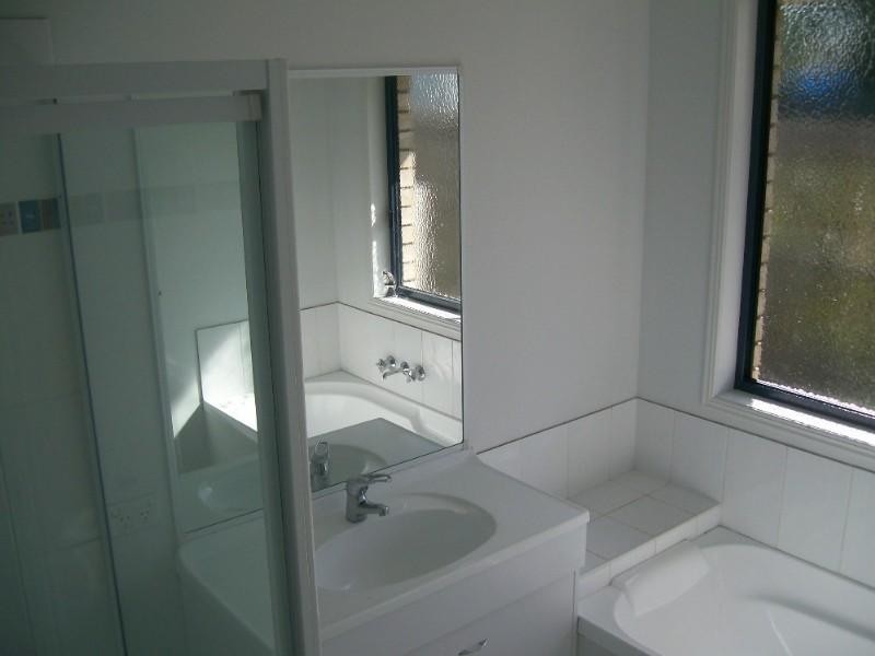 40 Paradise Avenue, Thabeban QLD 4670