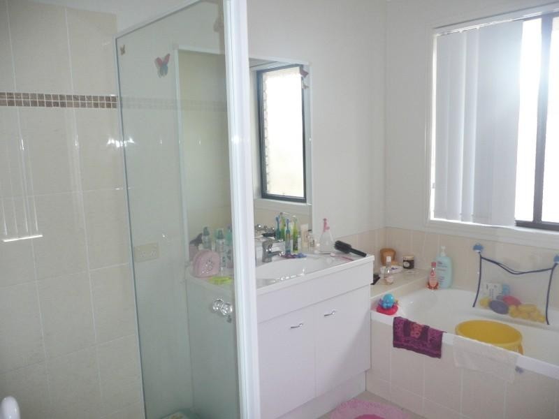 122 Clearview Avenue, Thabeban QLD 4670