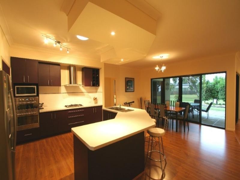 12 Raewood Close, Coral Cove QLD 4670