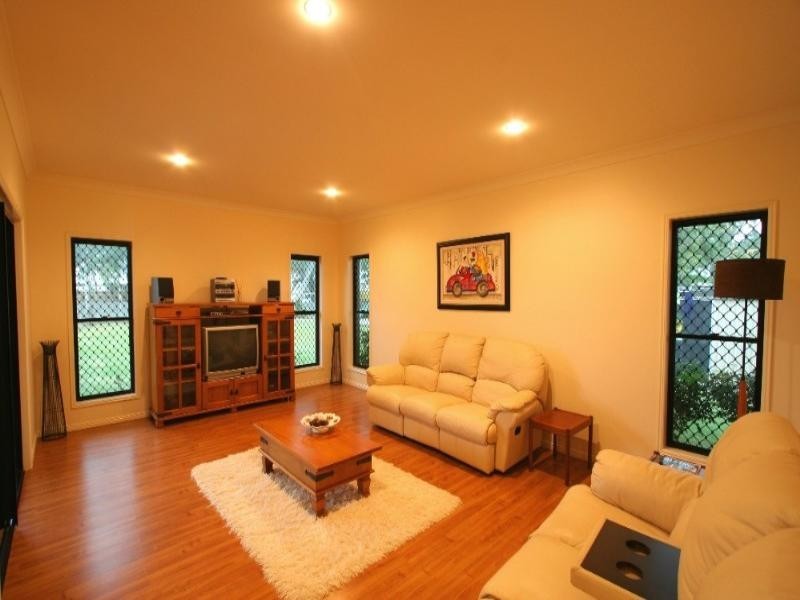 12 Raewood Close, Coral Cove QLD 4670