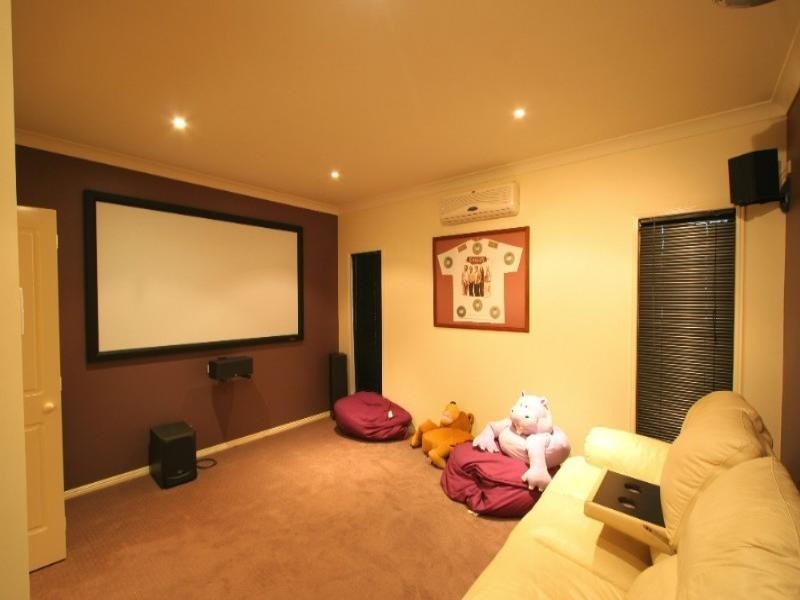 12 Raewood Close, Coral Cove QLD 4670