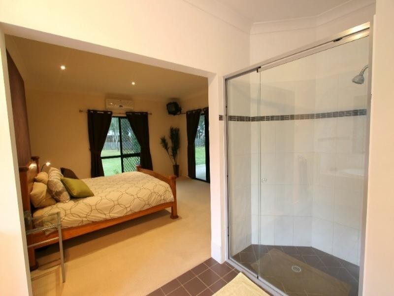 12 Raewood Close, Coral Cove QLD 4670