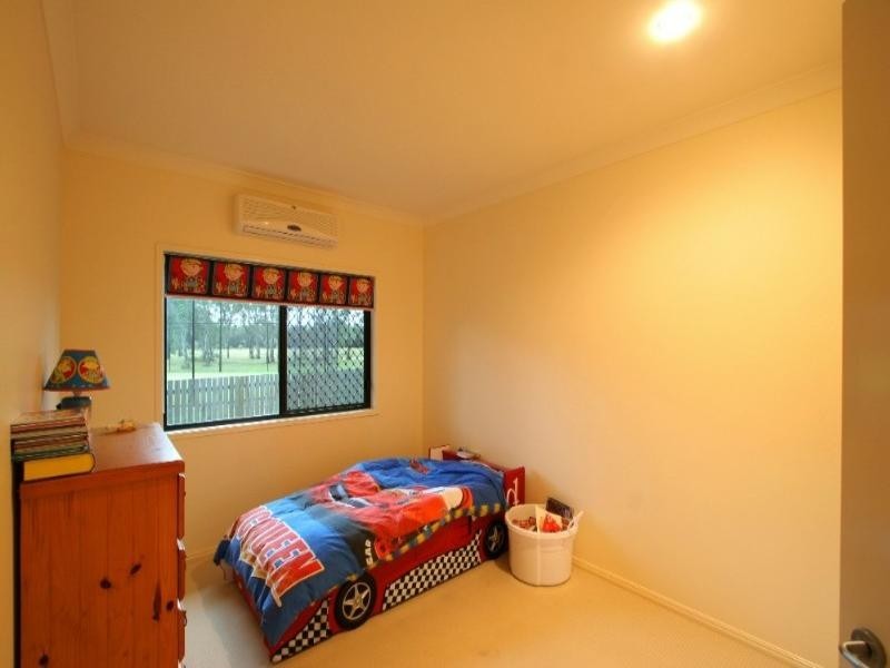 12 Raewood Close, Coral Cove QLD 4670