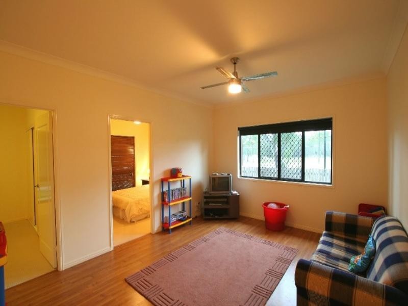 12 Raewood Close, Coral Cove QLD 4670