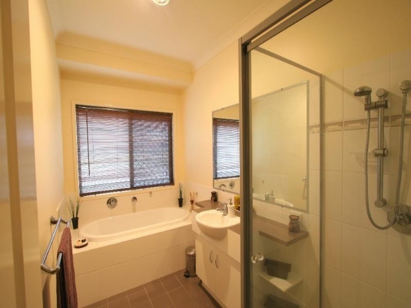 12 Raewood Close, Coral Cove QLD 4670