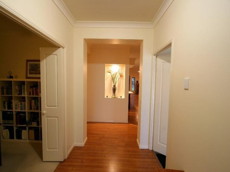 12 Raewood Close, Coral Cove QLD 4670