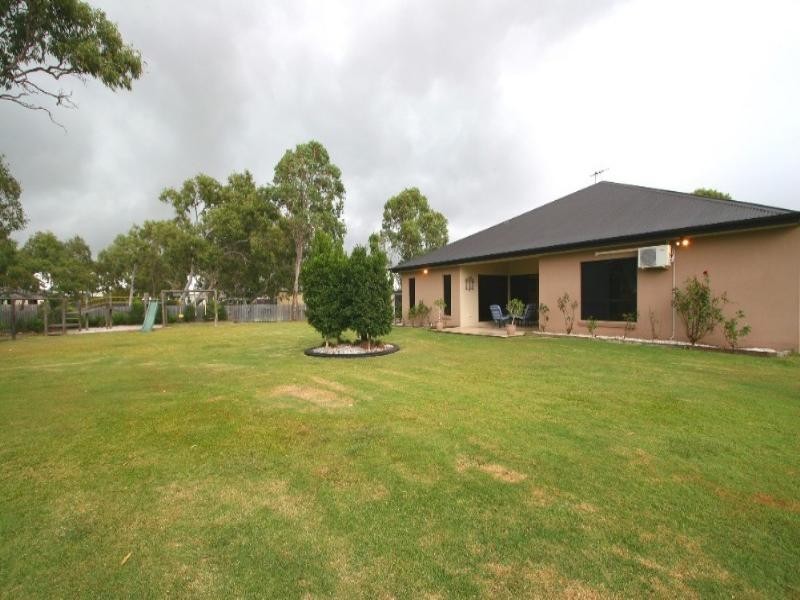 12 Raewood Close, Coral Cove QLD 4670