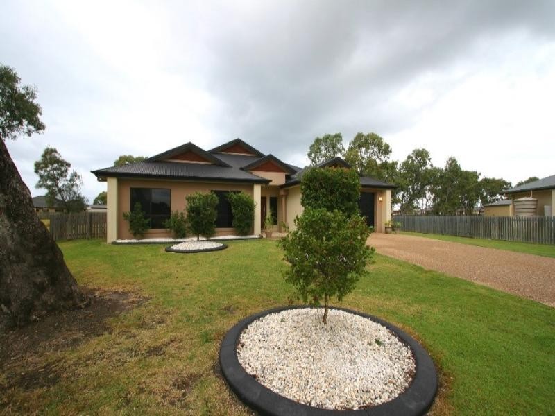 12 Raewood Close, Coral Cove QLD 4670