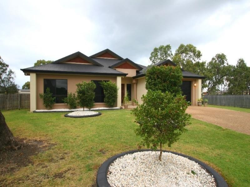 12 Raewood Close, Coral Cove QLD 4670