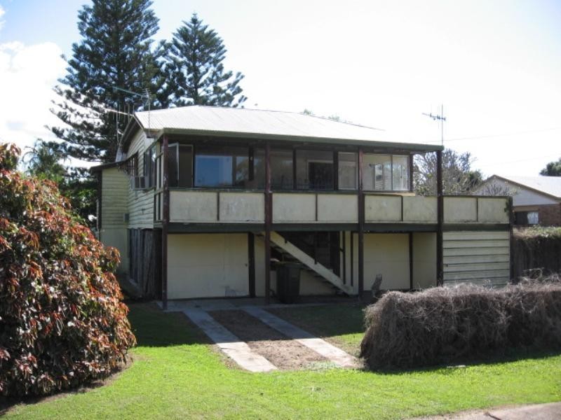 5 Mcintosh Avenue, Elliott Heads QLD 4670