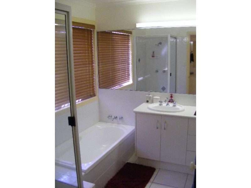 19 Chancellor Drive, Avenell Heights QLD 4670