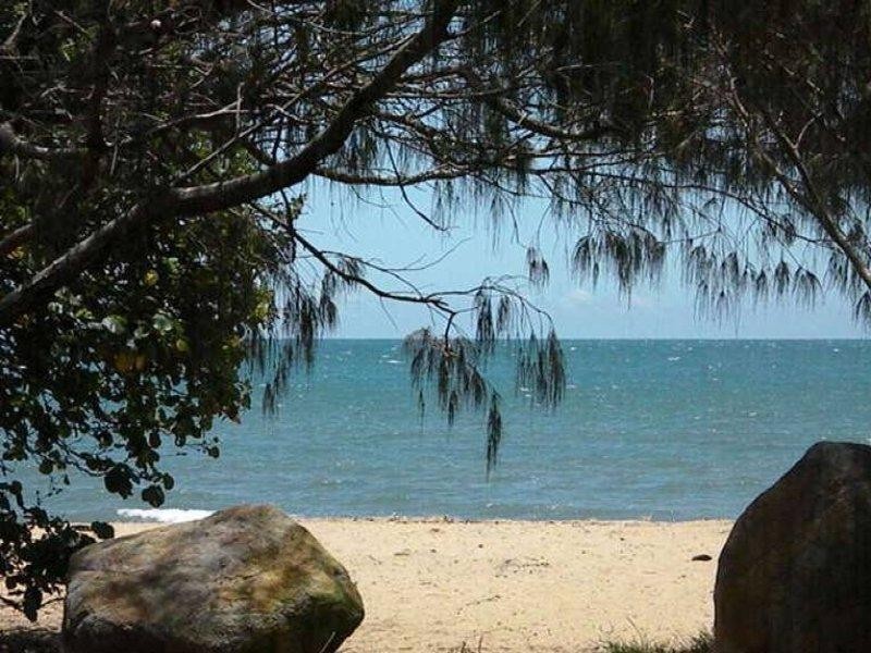 14 Lassig Street, Moore Park Beach QLD 4670